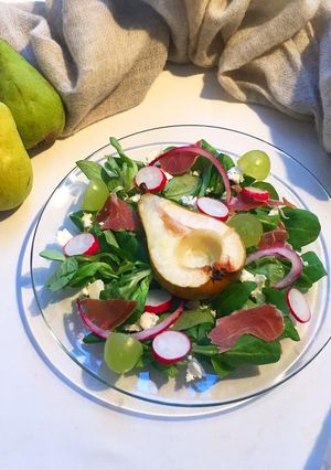 Une photo de Salade de poires rôties 🍐