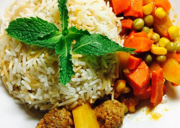 يخنة خضار مع رز بالشعيريه وكرات اللحم