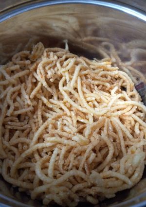 सूजी के सेव (suji ka sev recipe in Hindi) रेसिपी मुख्य फोटो