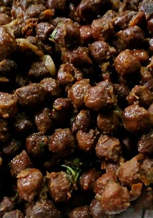 A picture of Kale chane masala (side dish).