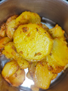 உருளைக்கிழங்கு வருவல்(potato fry recipe in tamil) செய்முறை முக்கிய புகைப்படம்