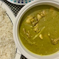 A picture of Sohanjana and chicken in coconut green curry.