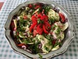 Salade de tomates et concombre à l’oignon rouge et persil