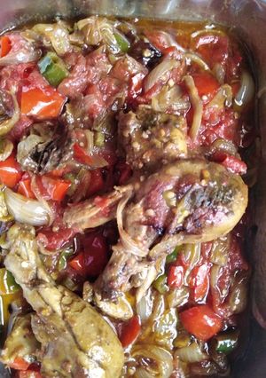 صورة لوصفة صينية الدجاج مع البصل والبندوره والفلفل الأخضر 😍😍