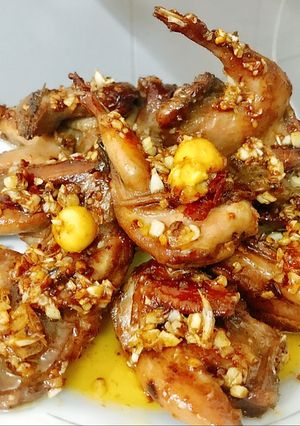 Hình của món Chim Cút chiên bơ.