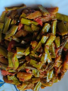 ग्वारफली और आलू की सूखी सब्ज़ी (Gwarfali aur aloo ki sukhi sabzi recipe in hindi) रेसिपी मुख्य फोटो