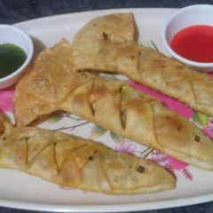 A picture of Fish Shaped Chicken samosa.