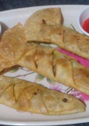 A picture of Fish Shaped Chicken samosa.