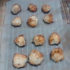 A picture of Coconut Macaroons.
