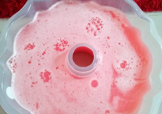 16. Puding Susu Strawberry Nutrijell