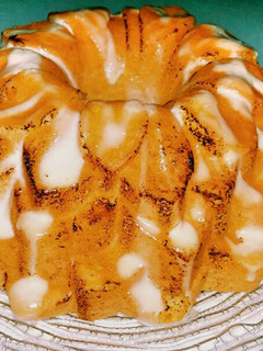Foto principal de Bizcocho de naranja, limón y almendra glaseado de yogur cremoso