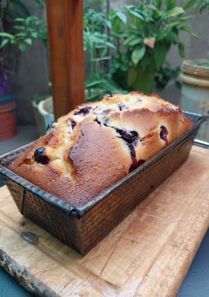 Una foto de Budín de Limón 🍋 y Arándanos