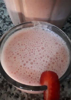 صورة لوصفة عصير الفراولة والتقاح