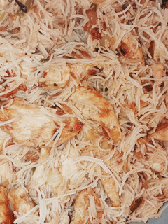 Una foto de Fideos de arroz con solomillo de pavo