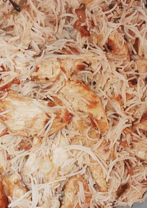 Una foto de Fideos de arroz con solomillo de pavo