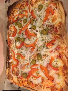 Una foto de Pizza de pollo casera