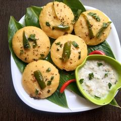 A picture of Idli Dhokla.
