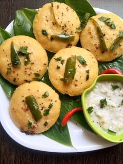 A picture of Idli Dhokla.