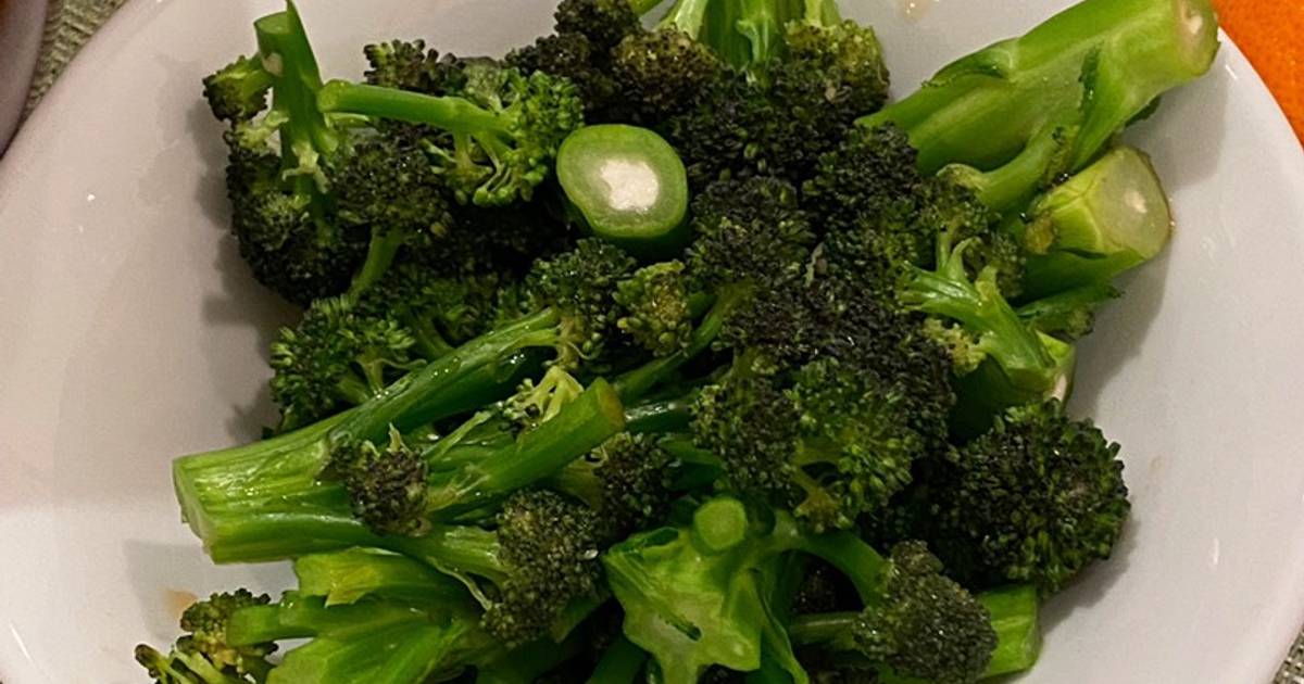 Boiled purple sprouting broccoli with ginger and soy sauce in 5 mins