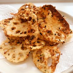 A picture of Lotus root chips.