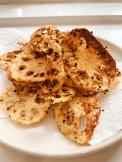 A picture of Lotus root chips.