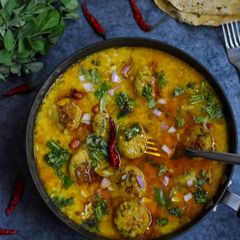 A picture of Daal dhokli with cluster beans & fenugreek leaves.