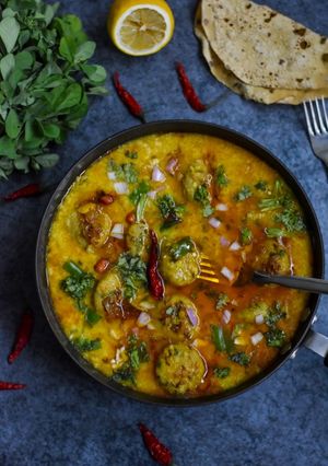 A picture of Daal dhokli with cluster beans & fenugreek leaves.