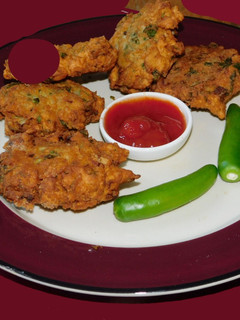 இன்ஸ்டண்ட் உருளைக்கிழங்கு வடை(potato vadai recipe in tamil) செய்முறை முக்கிய புகைப்படம்