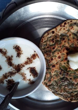 A picture of Methi Paratha.