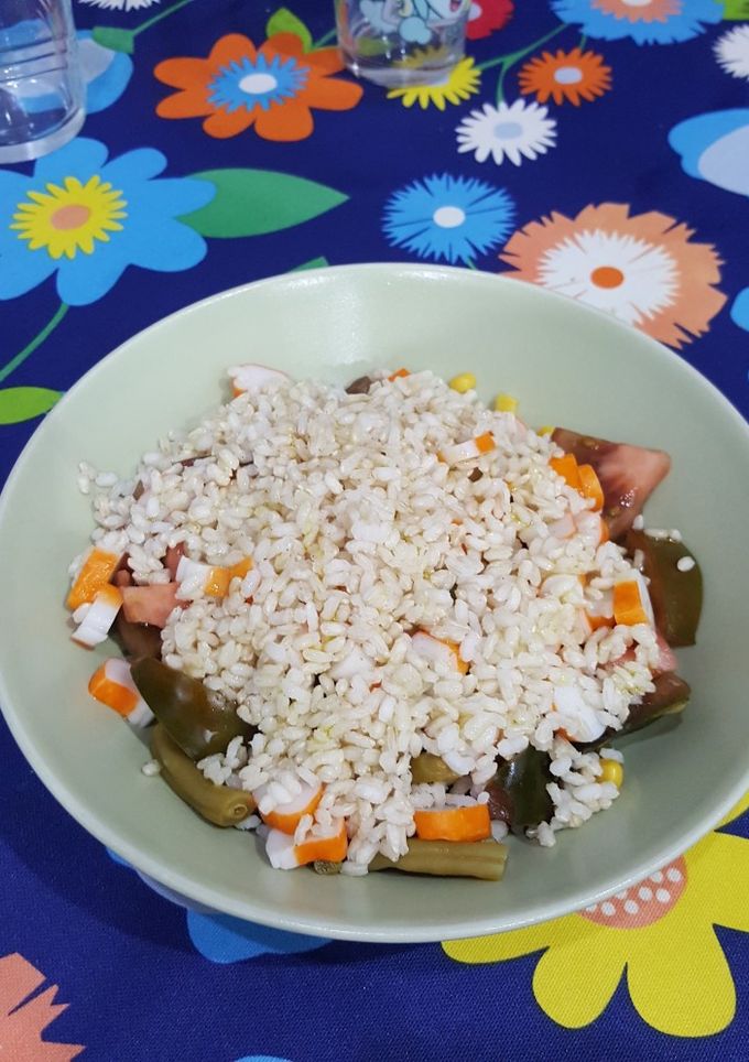 Una foto de Ensalada de arroz integral y judías verdes