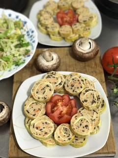 Foto resep Chicken egg roll with carrot and mushroom (Rolade ayam wortel dan Jamur)