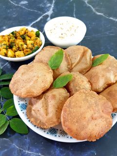 રાજગરાની ફરાળી પૂરી (Rajgira Farali Puri Recipe in Gujarati) રેસીપી મુખ્ય ફોટો
