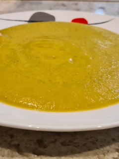 Una foto de Crema de puerros, judías verdes, shiitake y zanahorias