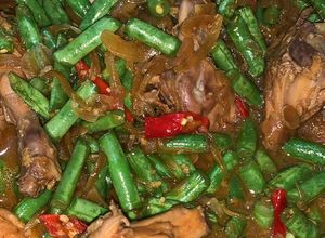 Foto resep Tumis buncis ayam asem2 segar