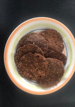 રાગી પૂરી(ragi puri in Gujarati) રેસીપી મુખ્ય ફોટો