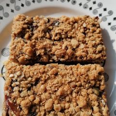 A picture of Cranberry oat crumbles.