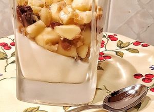 Foto di Biancomangiare con Macedonia di Mele Uvetta e Noci