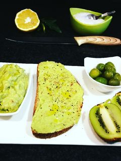 Una foto de Paté de aguacate con queso fresco 0% y jamón curado