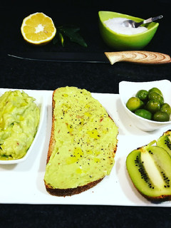 Una foto de Paté de aguacate con queso fresco 0% y jamón curado