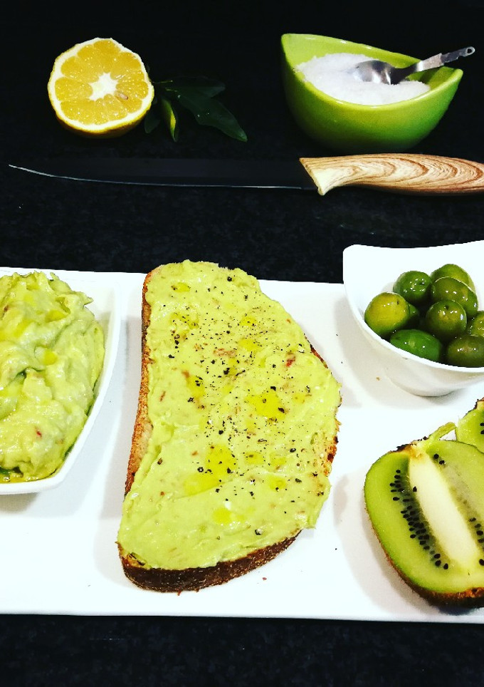 Una foto de Paté de aguacate con queso fresco 0% y jamón curado