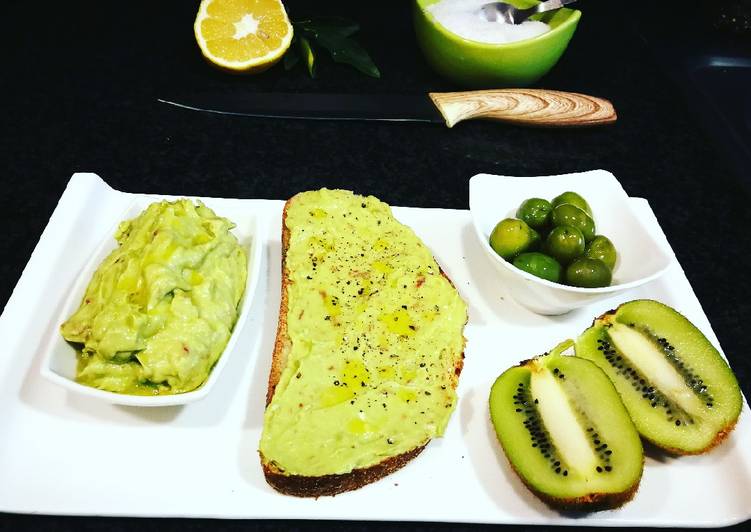 Paté de aguacate con queso fresco 0% y jamón curado
