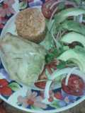 Pollo al vapor con ensalada fresca y arroz
