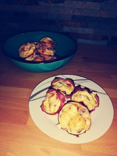Sonkás-hagymás rántotta muffin formában recept fotója