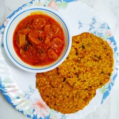 A picture of Ghatta Subji with Pitthi Paratha.