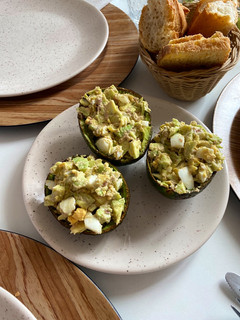 Una foto de Aguacates rellenos