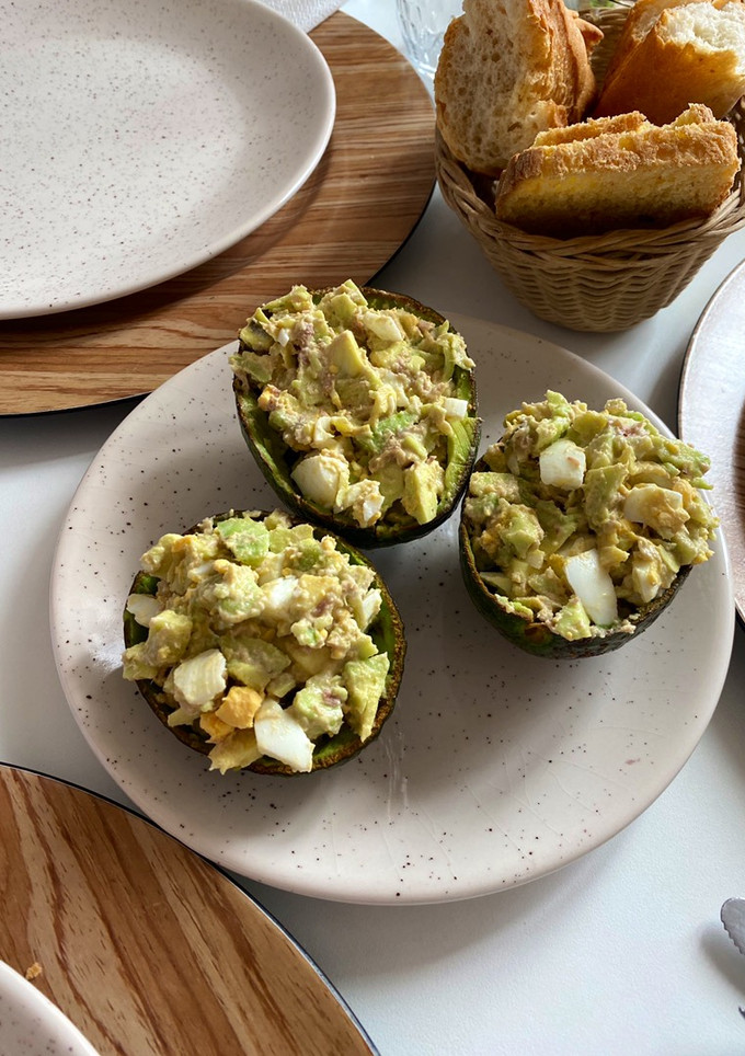 Una foto de Aguacates rellenos
