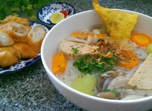 Hình của món Bánh Canh Chay - Hoành Thánh Chiên.