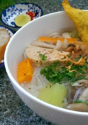 Hình của món Bánh Canh Chay - Hoành Thánh Chiên.