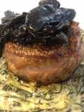Beef filet on creamed spinach, topped with oyster mushrooms
