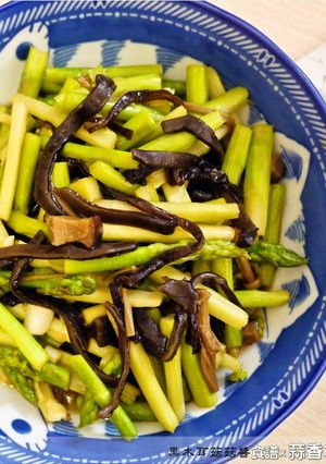 蒜香木耳醬炒蘆筍 的食譜成品照片